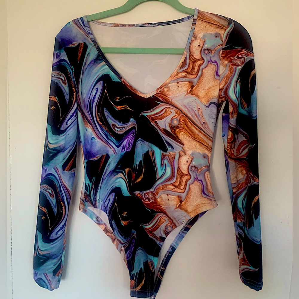 NWOT Abstract Marble Print Long Sleeved V-Neck Bodysuit Size Small